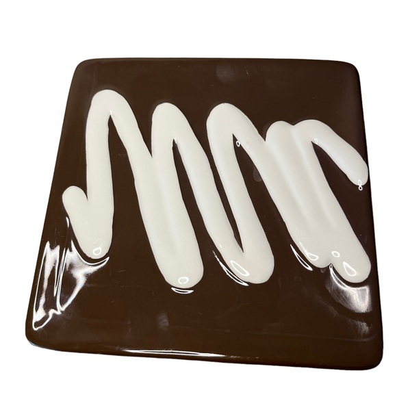 Boston Warehouse Trading Co. 2007 Frosting Appetizer/Desert Plate Set of 2 - Picture 4 of 7